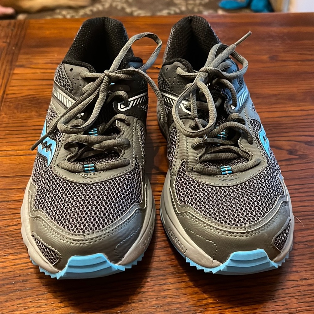 NWOT Saucony sneakers